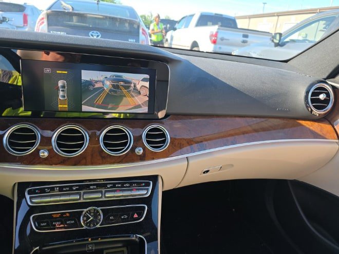 Used 2017 Mercedes-Benz E 300 4MATIC image 11