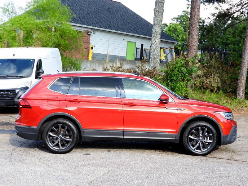 Used 2023 Volkswagen Tiguan SE w/ Panoramic Sunroof Package image 22