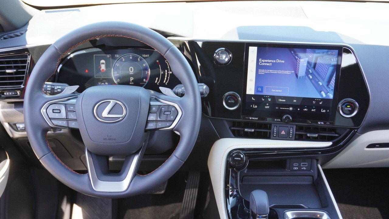 Used 2024 Lexus NX 250 FWD w/ Towing Package (2000 Lbs) image 27