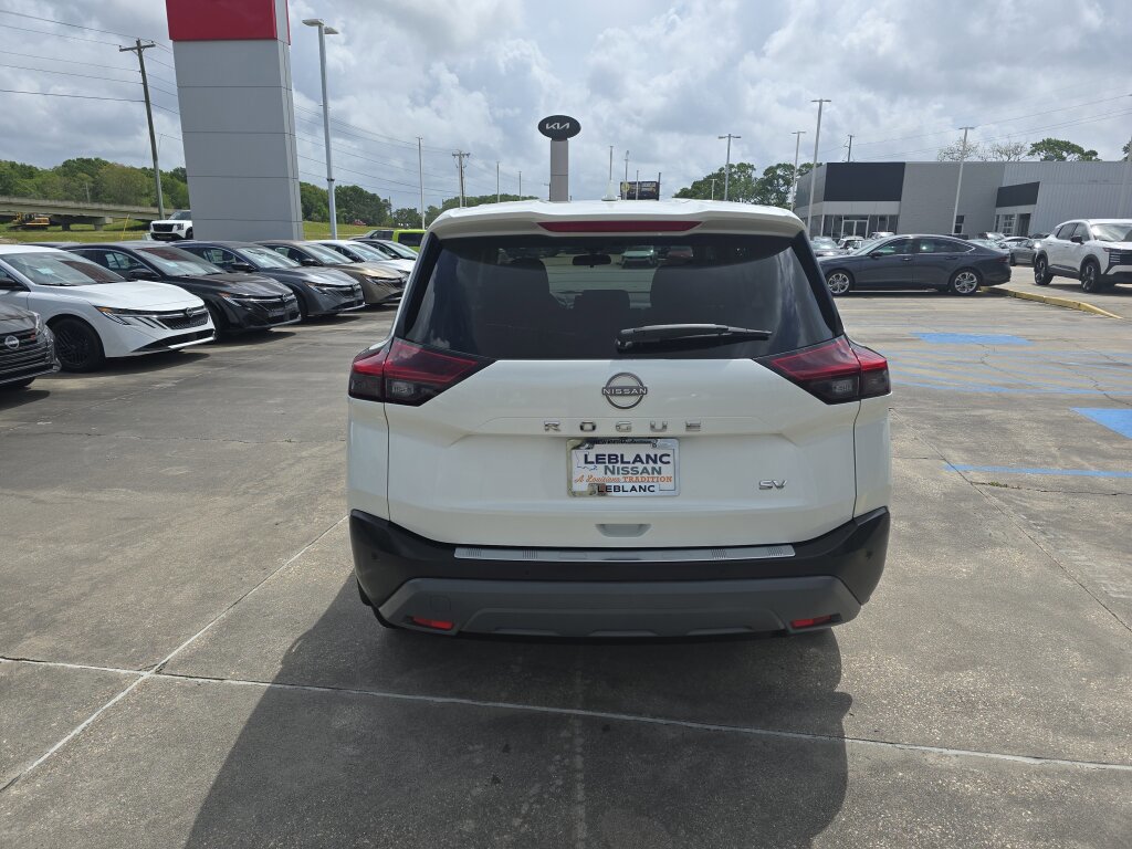 Used 2022 Nissan Rogue SV image 5