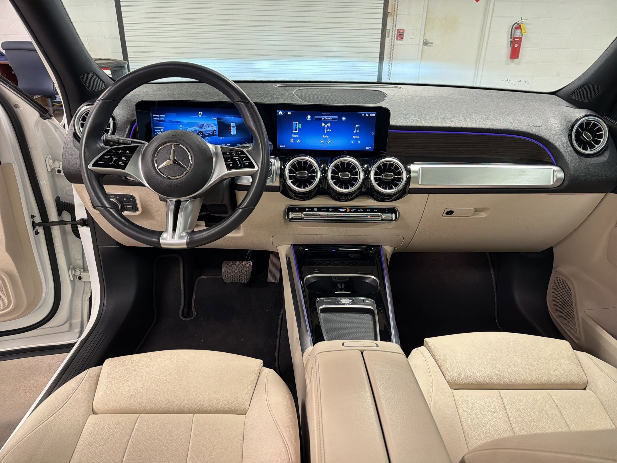 Used 2025 Mercedes-Benz GLB 250 image 16