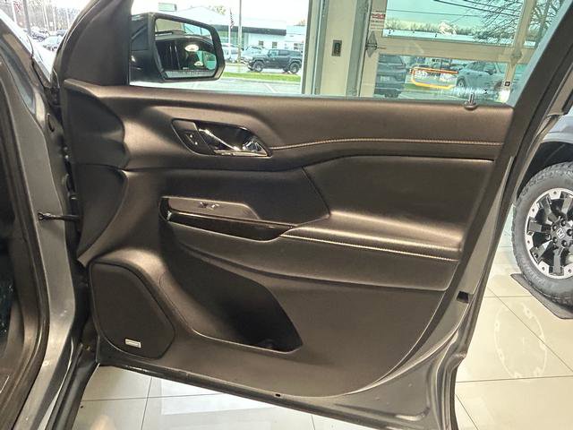 Used 2021 GMC Acadia AT4 w/ Technology Package image 25