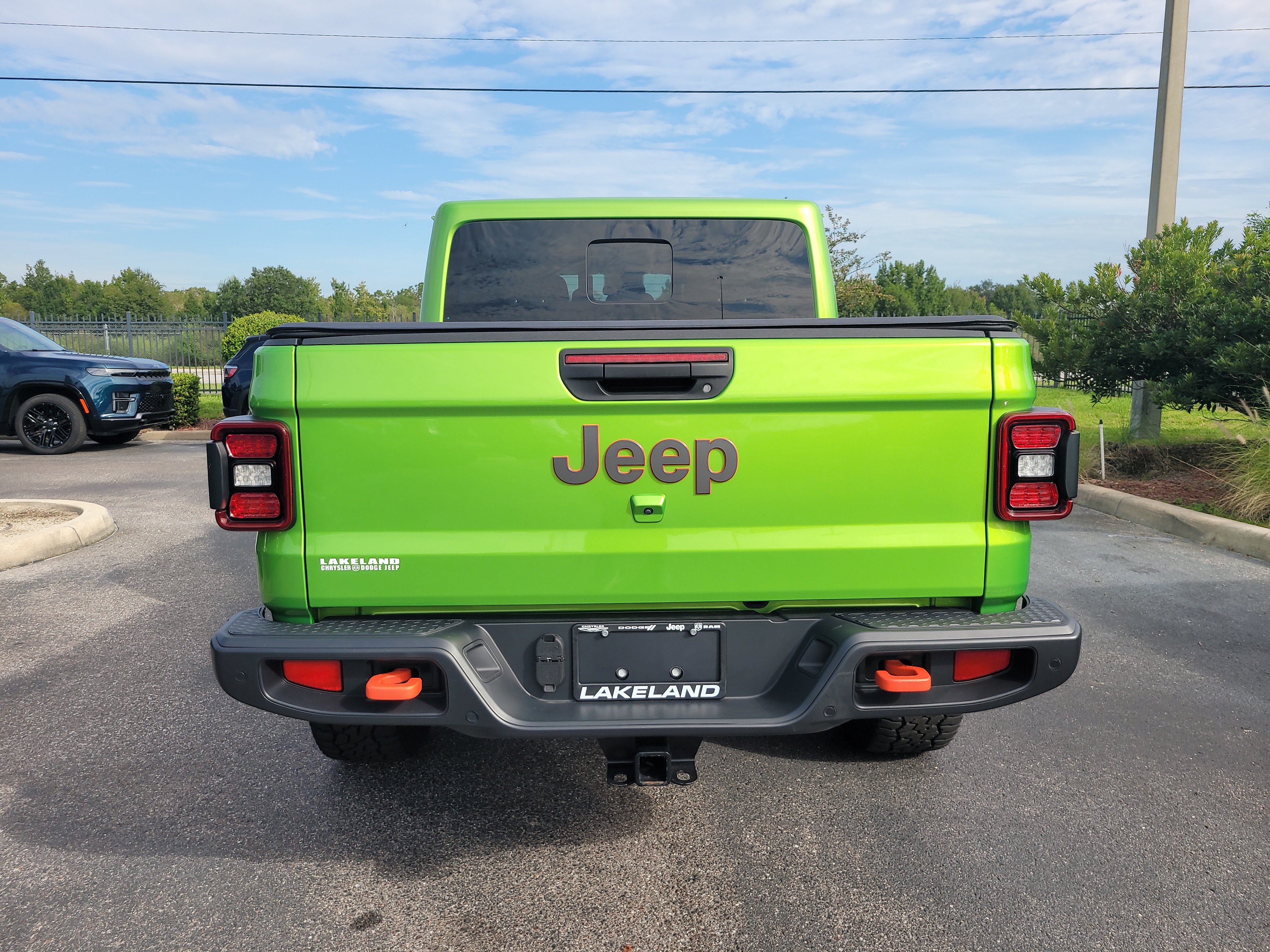 Used 2025 Jeep Gladiator Mojave w/ Safety Group AWD/4WD image 5