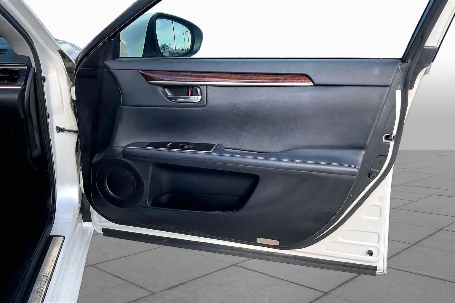 Used 2016 Lexus ES 350 w/ Premium Package w/Wood Trim FWD image 22