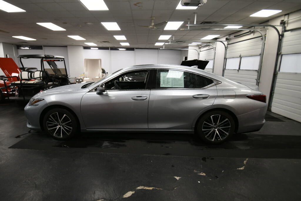 Used 2024 Lexus ES 350 w/ Premium Package image 4