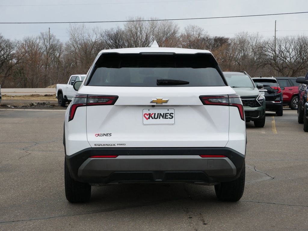 Used 2025 Chevrolet Equinox LT AWD/4WD image 9