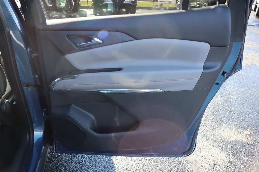 Used 2025 Chevrolet Traverse LT w/ Driver Confidence Package image 25