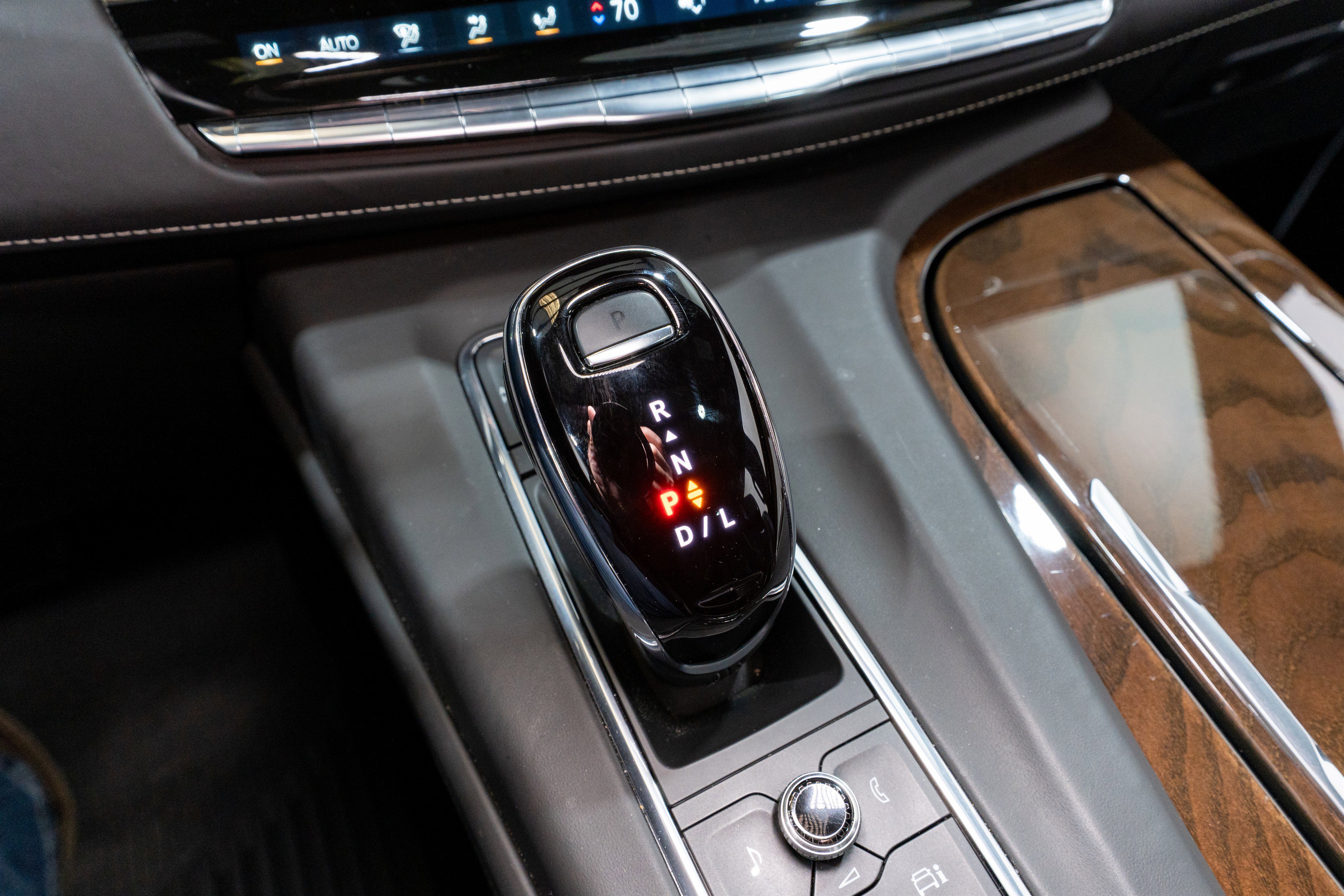 Used 2023 Cadillac Escalade Sport Platinum w/ LPO, ONYX Package image 27