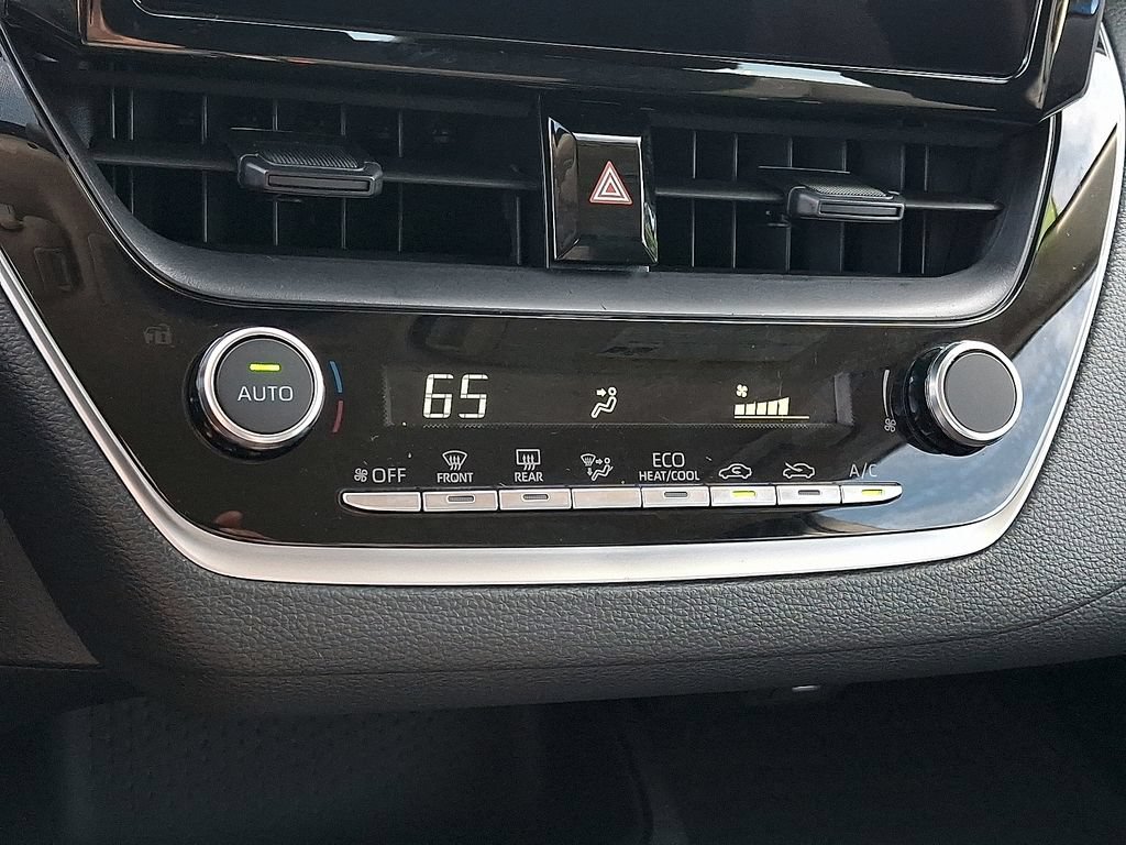 Used 2025 Toyota Corolla LE FWD image 18