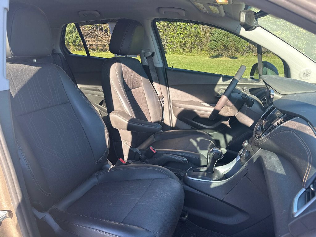 Used 2022 Chevrolet Trax LT w/ Sport Edition AWD/4WD image 19