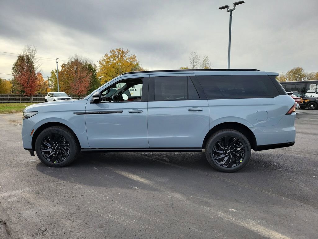 New 2025 Lincoln Navigator L Reserve w/ Jet Appearance Package image 7