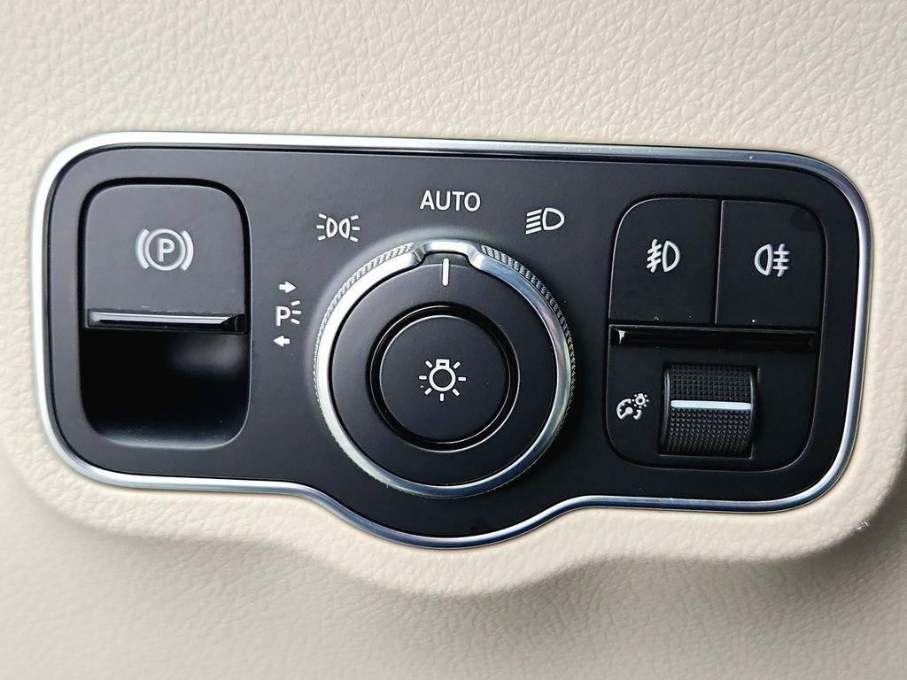 Used 2020 Mercedes-Benz GLB 250 4MATIC image 21