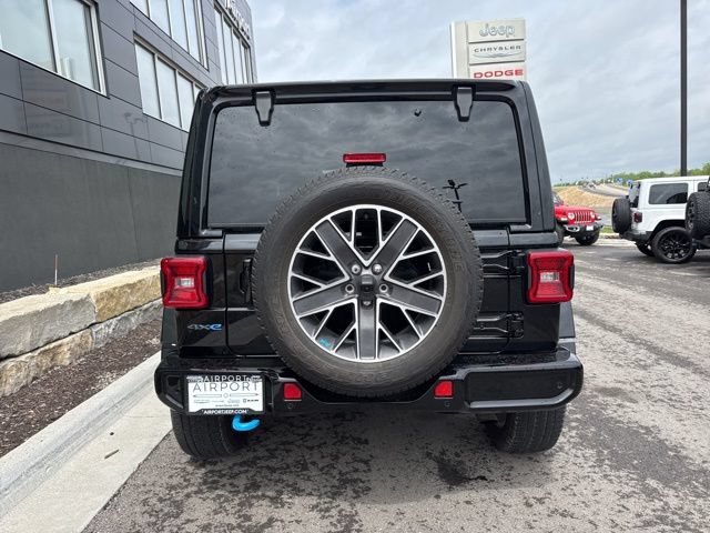 Used 2023 Jeep Wrangler Unlimited Sahara AWD/4WD image 4