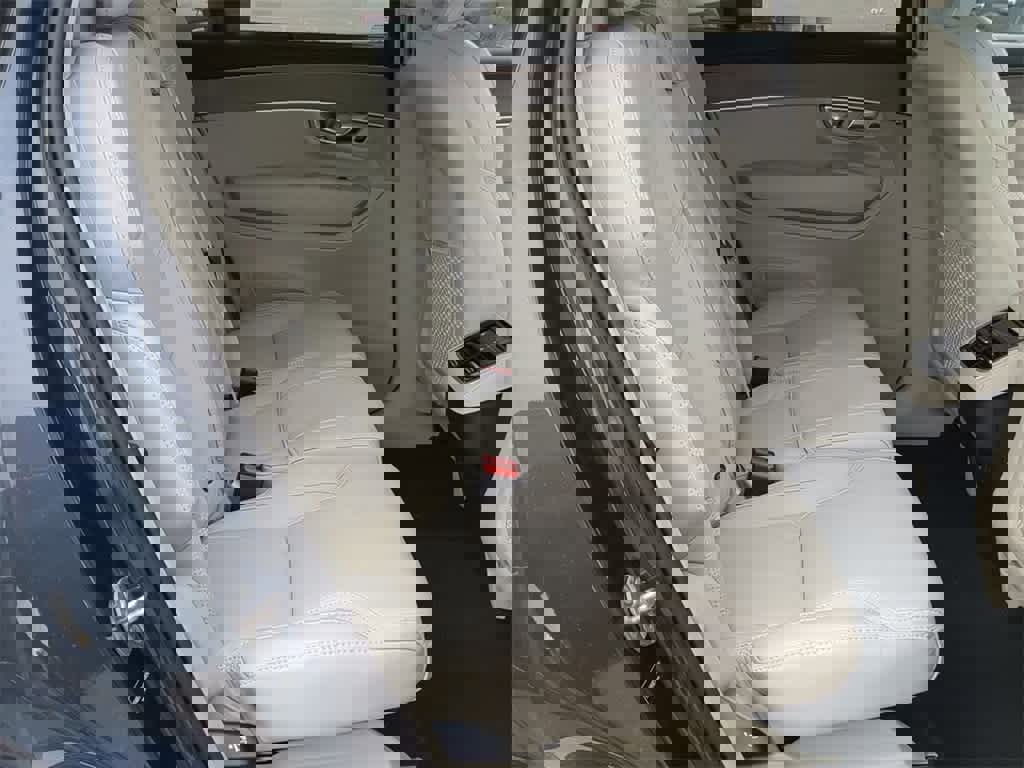 New 2026 Volvo XC90 B6 Ultra w/ Protection Package image 21