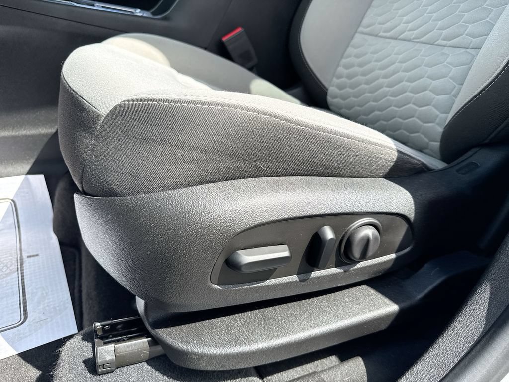 Used 2019 Chevrolet Equinox LT FWD image 12