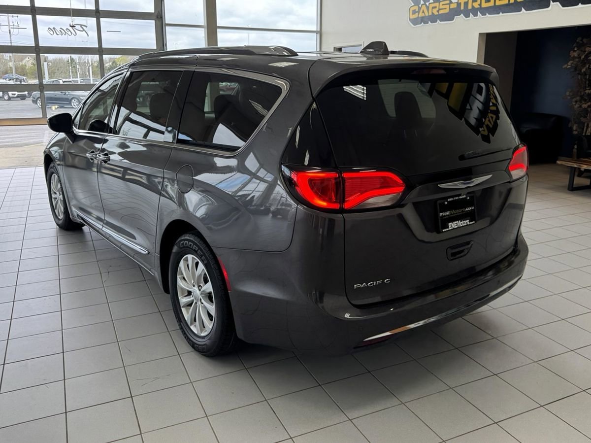 Used 2018 Chrysler Pacifica Touring-L FWD image 54