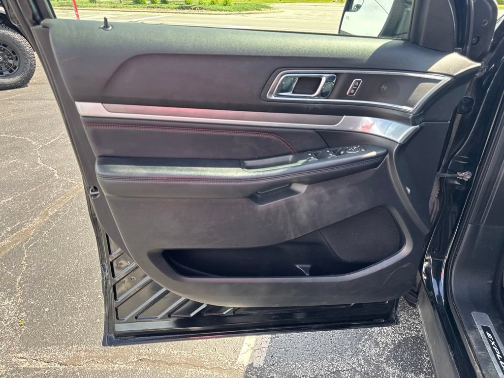 Used 2018 Ford Explorer Sport AWD/4WD image 14