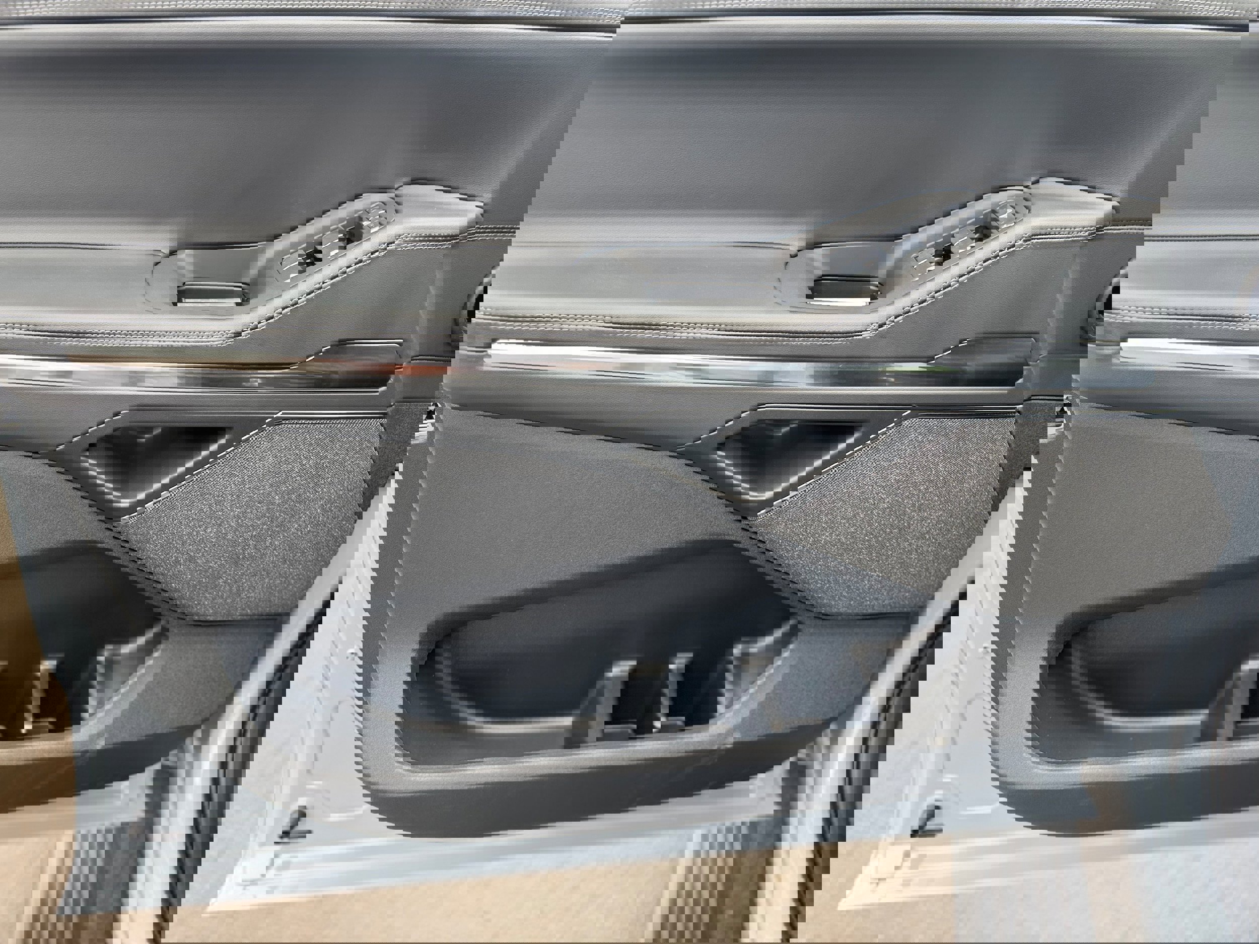 New 2025 Lincoln Navigator Reserve w/ Jet Appearance Package image 13