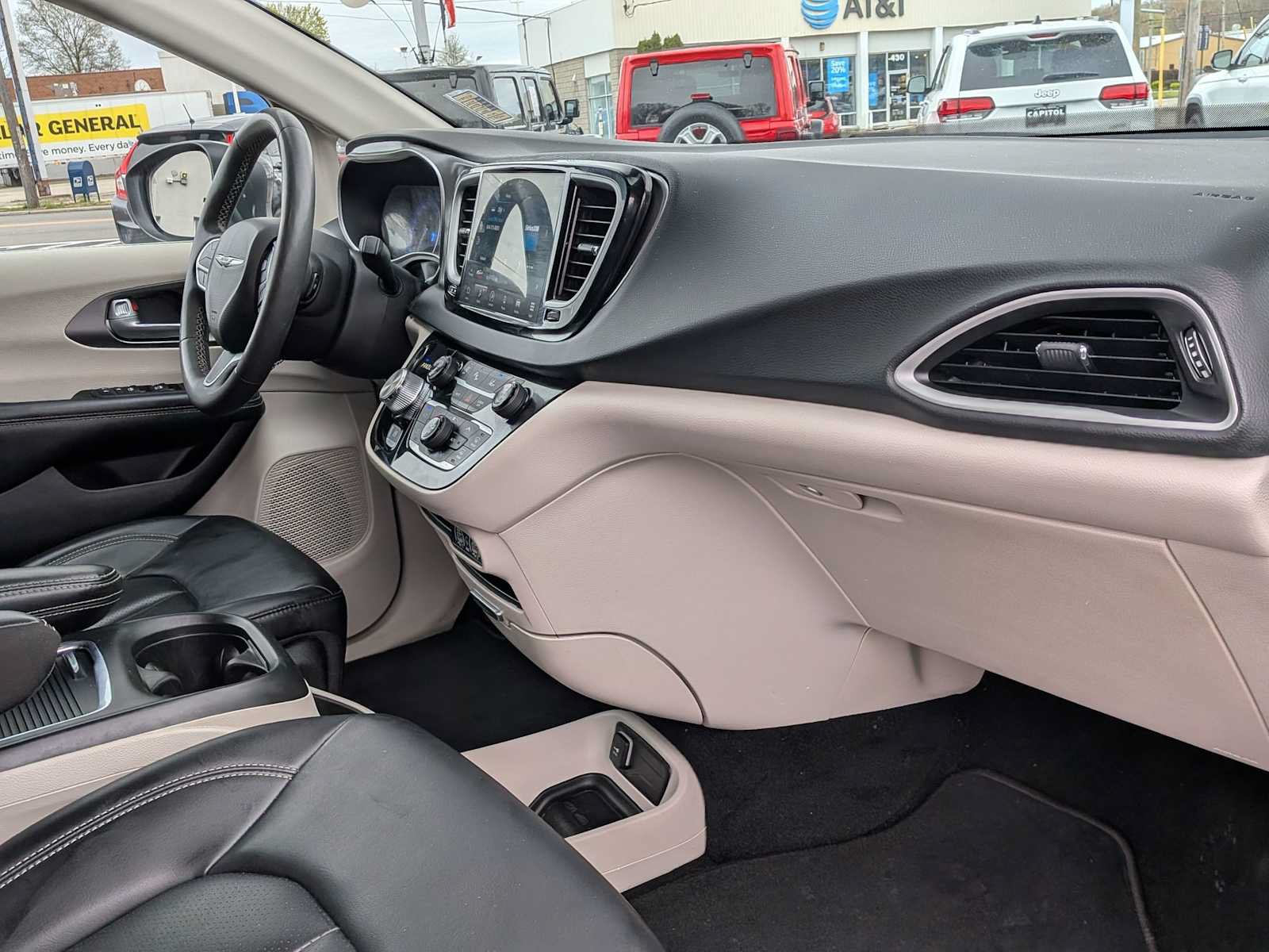 Used 2023 Chrysler Pacifica Touring-L FWD image 26