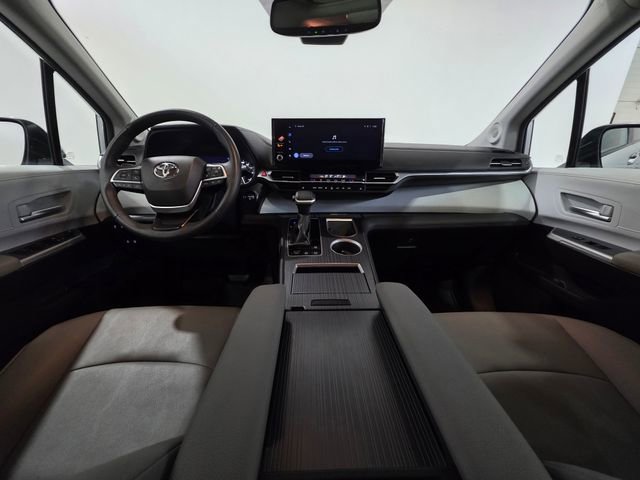 Used 2025 Toyota Sienna XLE w/ XLE Plus Package AWD/4WD image 13