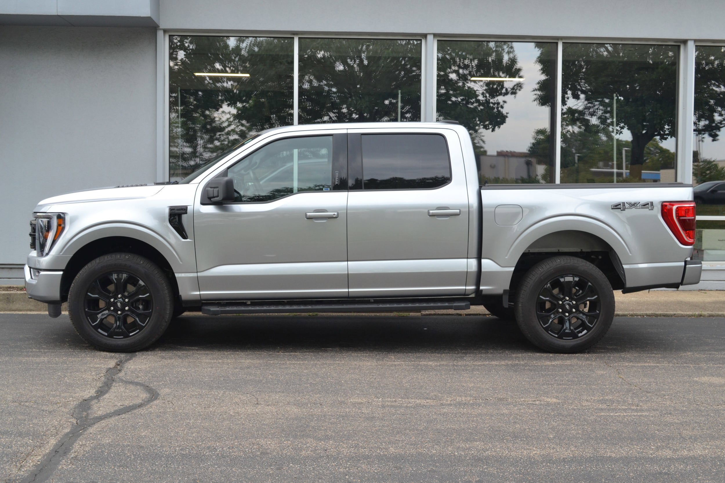Used 2022 Ford F150 XLT w/ XLT Black Appearance Package AWD/4WD image 2