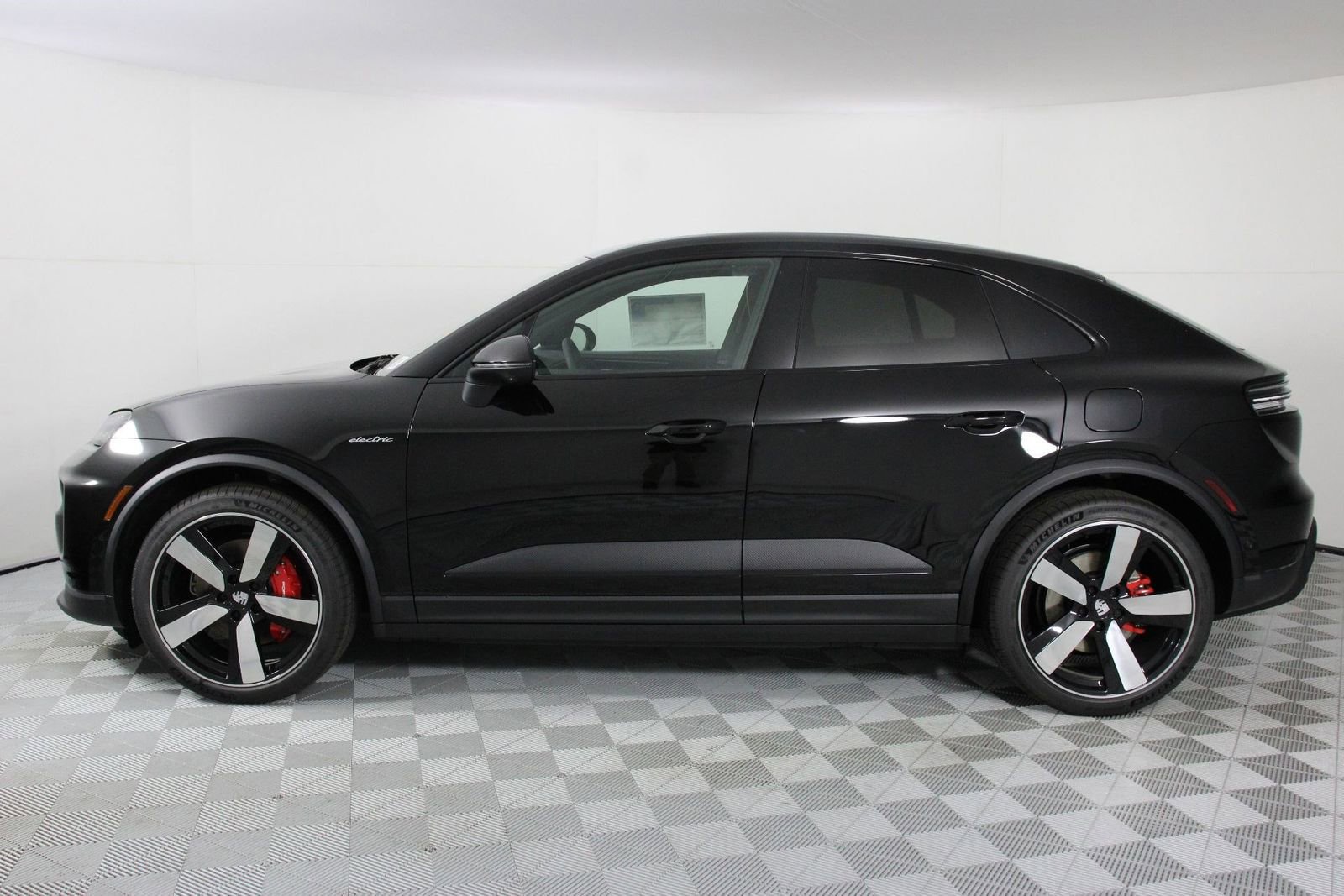 New 2026 Porsche Macan 4S Electric image 2