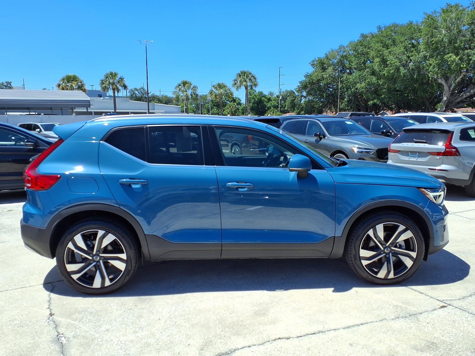 Certified 2023 Volvo XC40 B5 Ultimate w/ Protection Package Premier AWD/4WD image 8