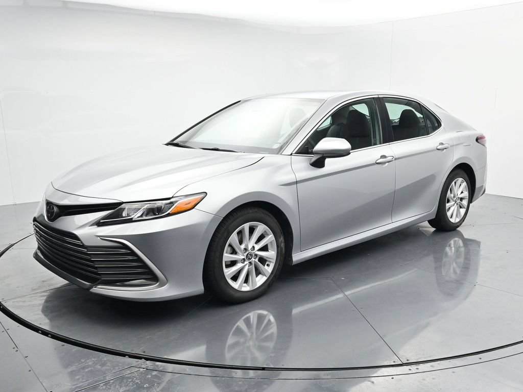 Used 2023 Toyota Camry LE FWD image 4