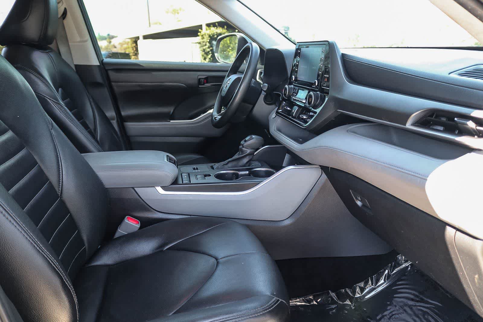 Used 2021 Toyota Highlander L FWD image 14