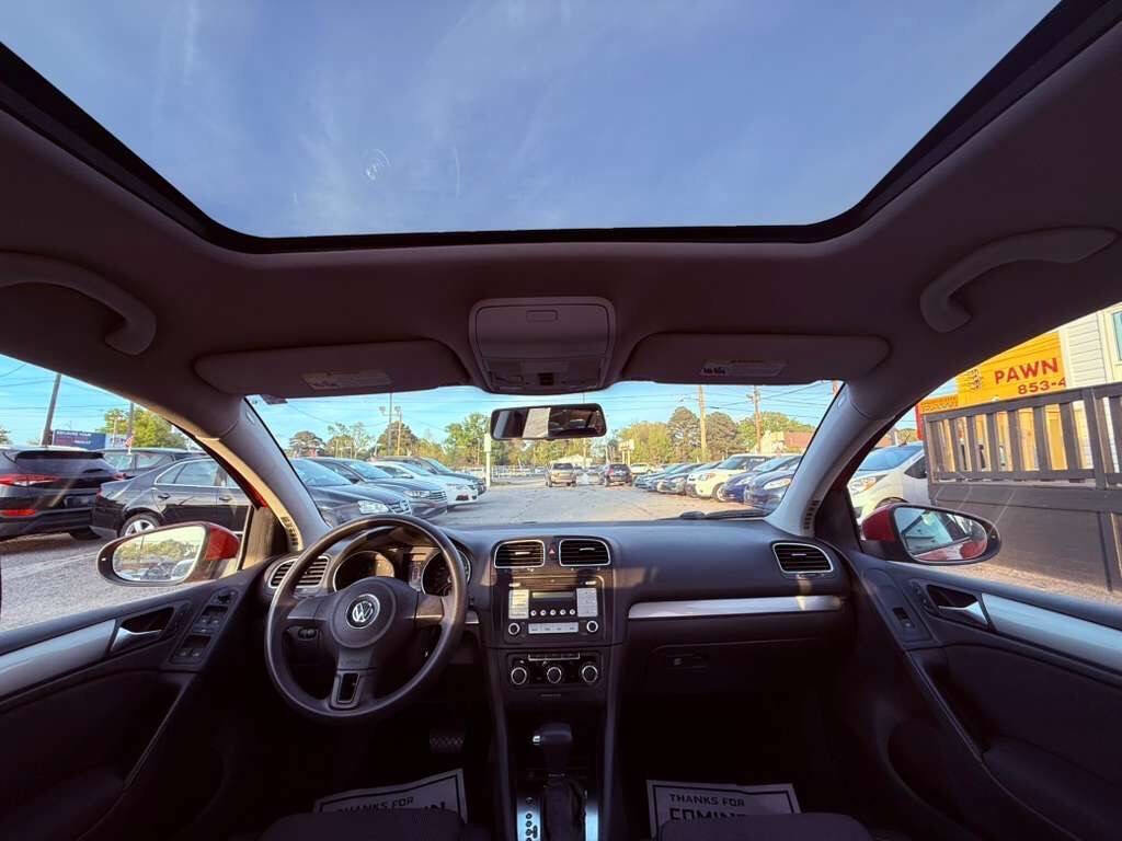 Used 2010 Volkswagen Golf 4-Door image 12