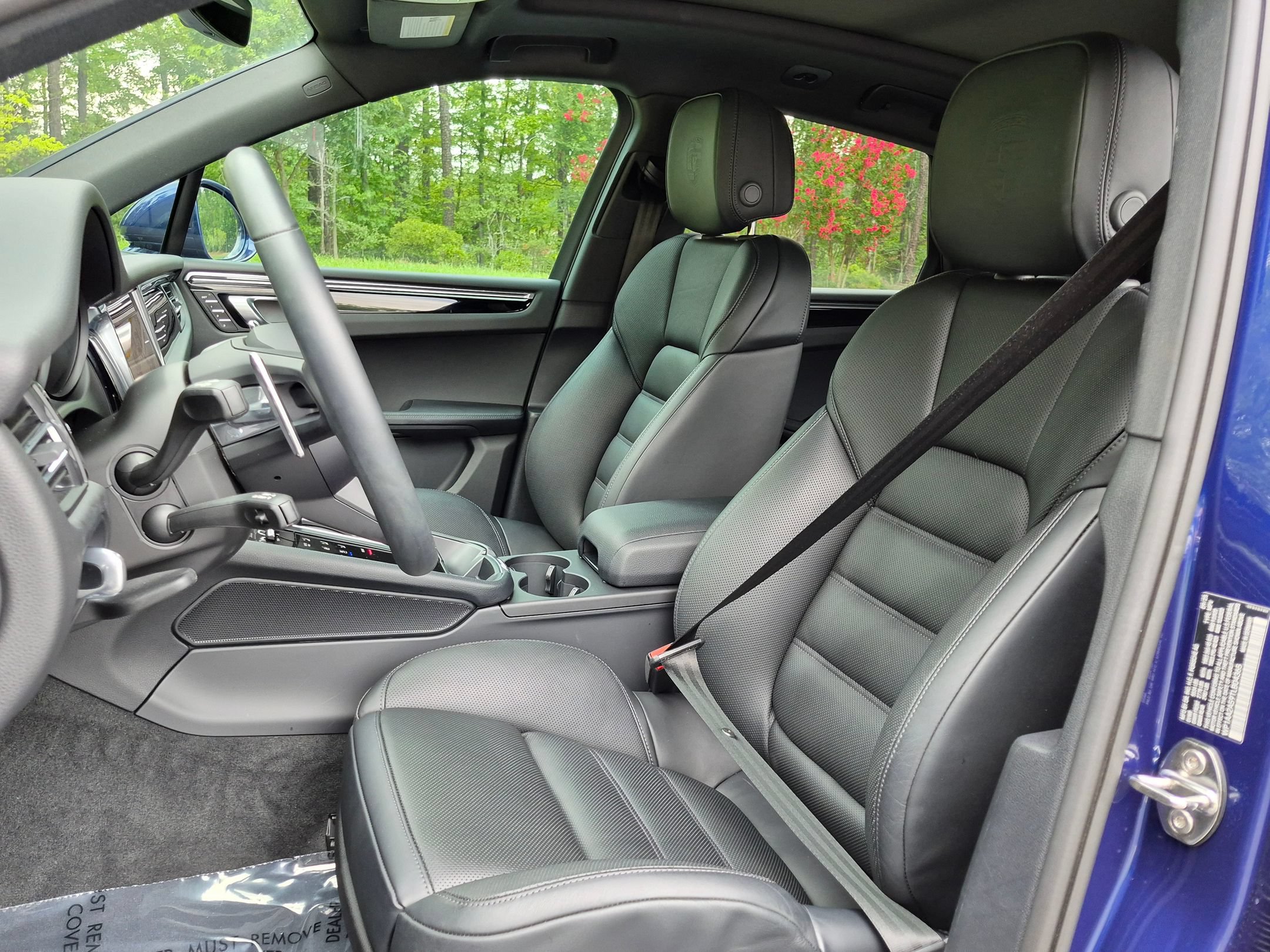 Certified 2026 Porsche Macan AWD/4WD image 5