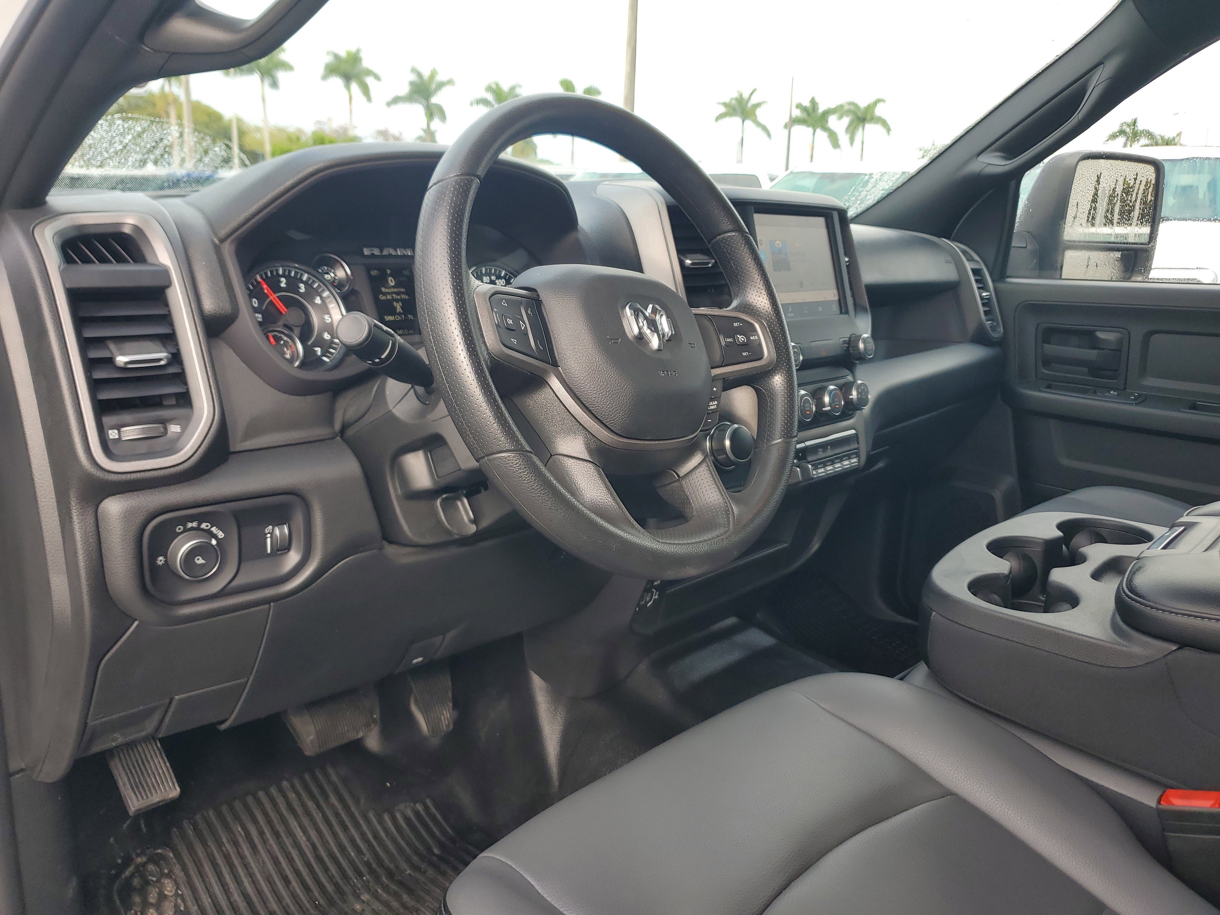 Used 2024 RAM 3500 Tradesman w/ Chrome Appearance Group image 9