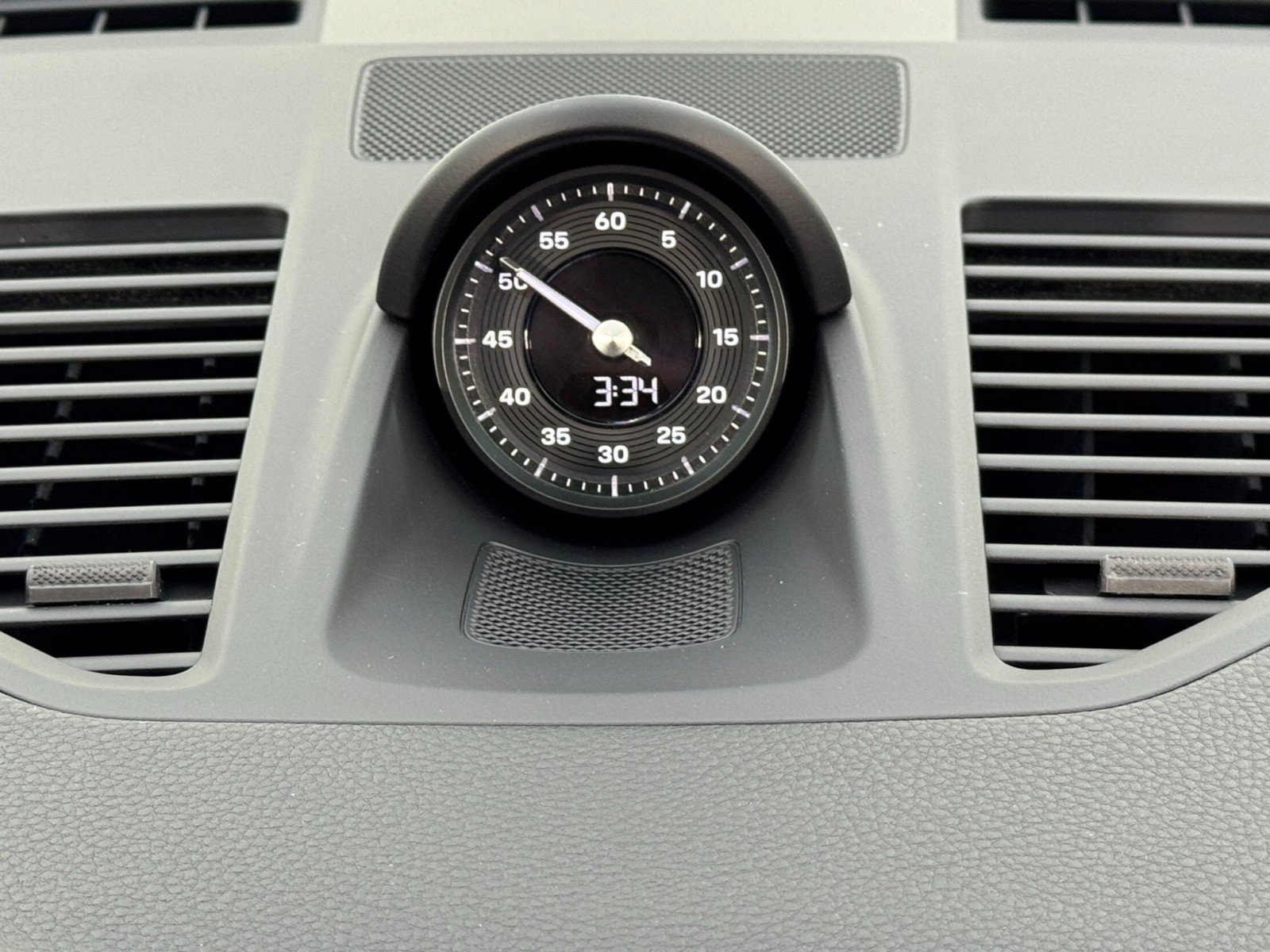 Used 2025 Porsche 911 Carrera RWD image 23