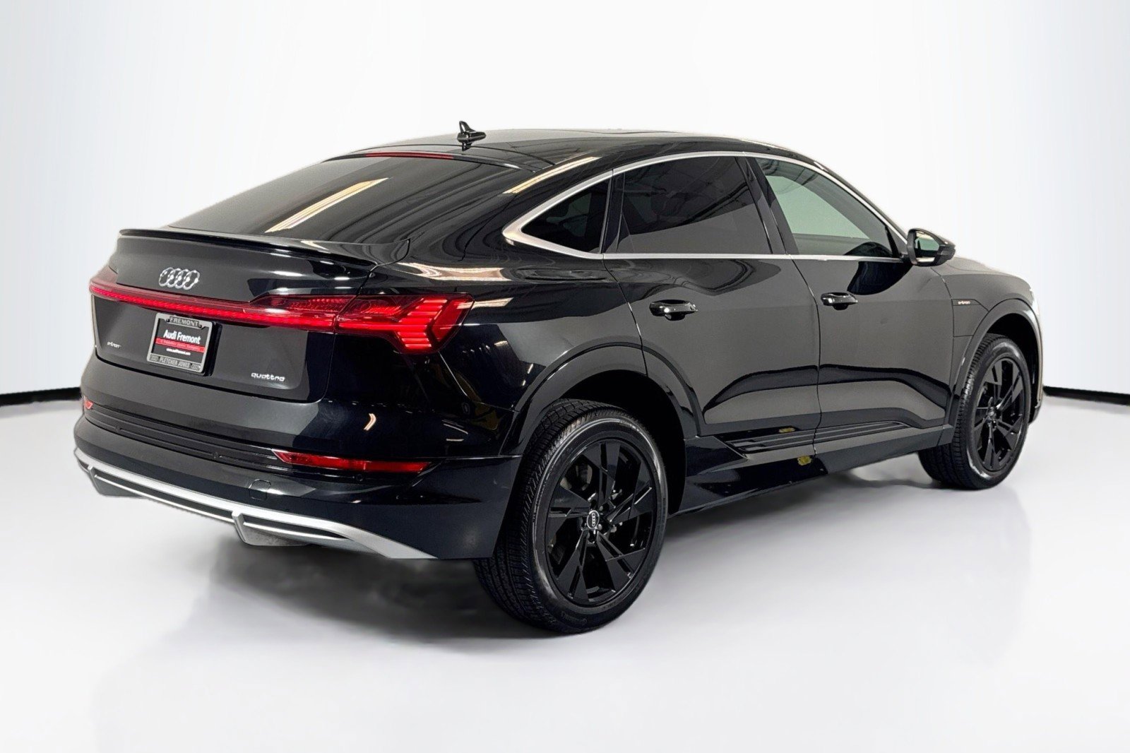 Used 2022 Audi e-tron Premium image 5