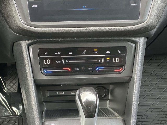 Used 2024 Volkswagen Tiguan SE AWD/4WD image 19
