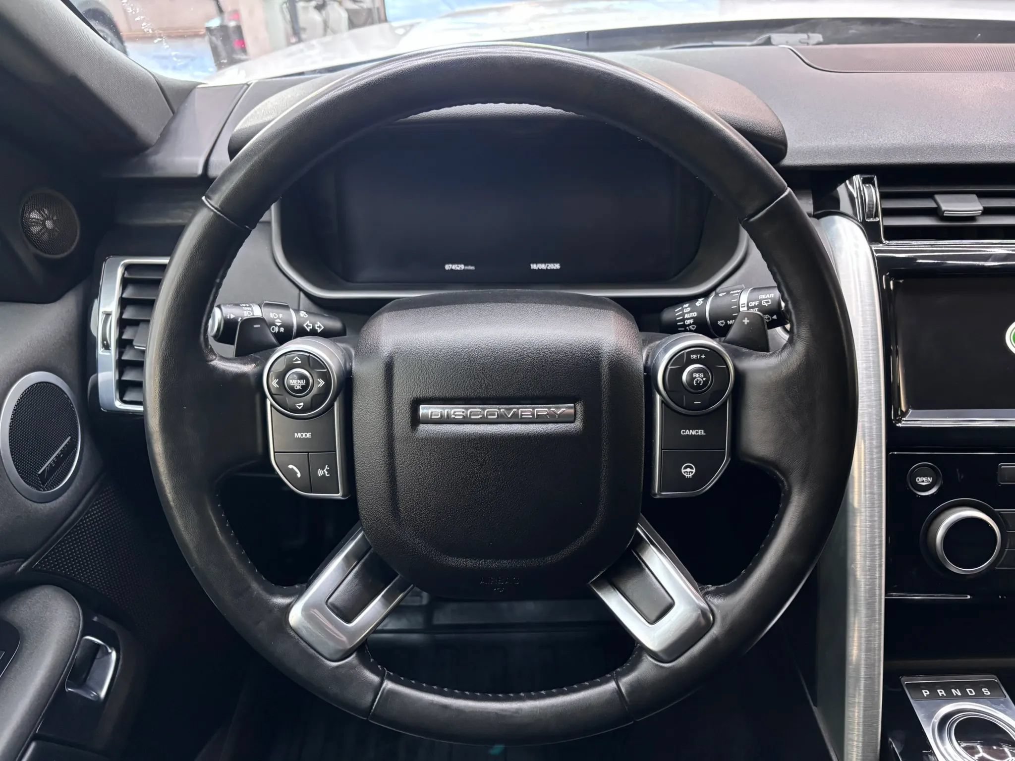Used 2018 Land Rover Discovery HSE AWD/4WD image 13