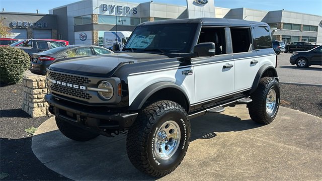 New 2025 Ford Bronco Badlands image 2