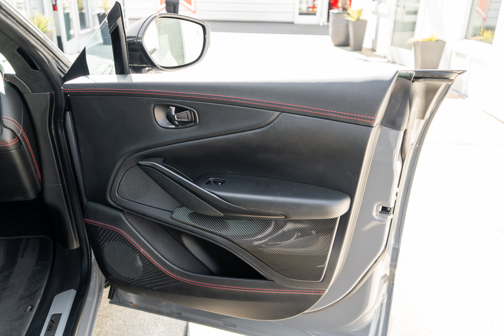 Used 2022 Aston Martin DBX AWD/4WD image 35