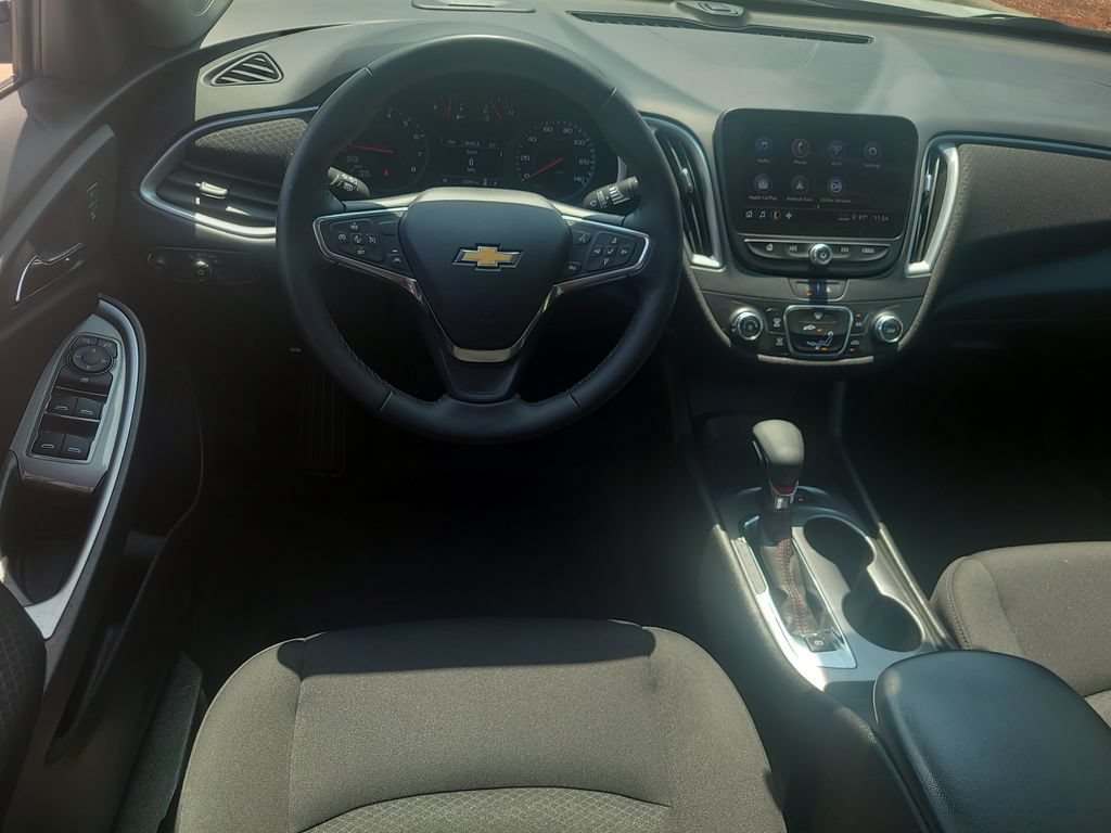 Used 2025 Chevrolet Malibu RS FWD image 11