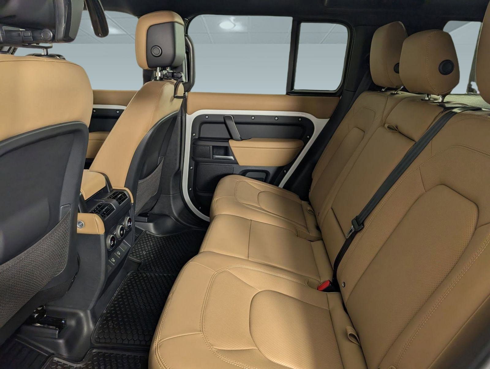 Used 2025 Land Rover Defender 110 S image 14