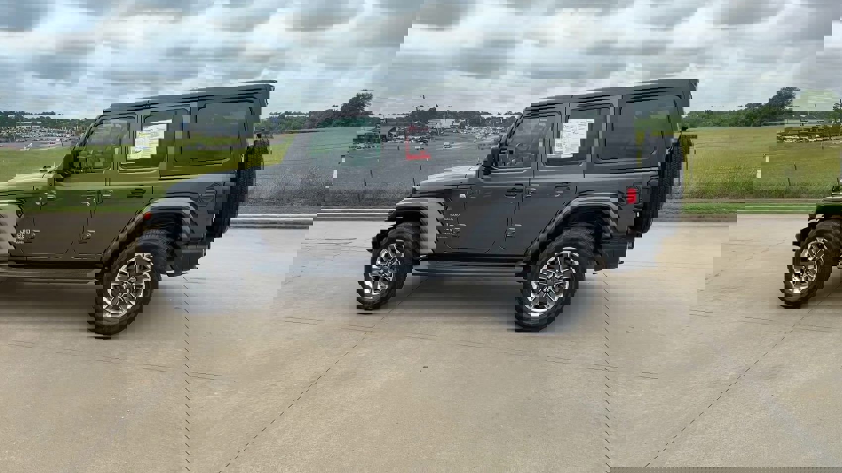 Used 2020 Jeep Wrangler Unlimited Sahara image 5