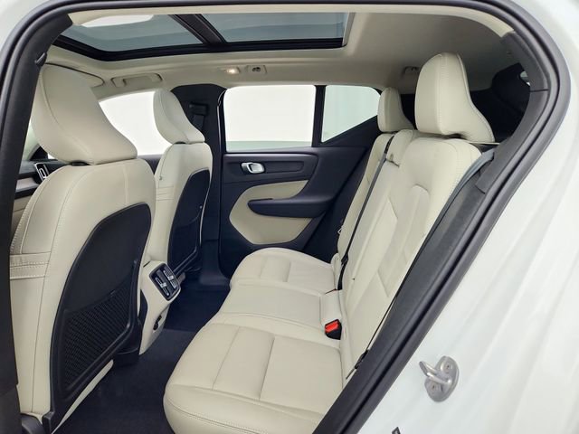 Certified 2024 Volvo XC40 B5 Plus w/ Protection Package Premier image 26