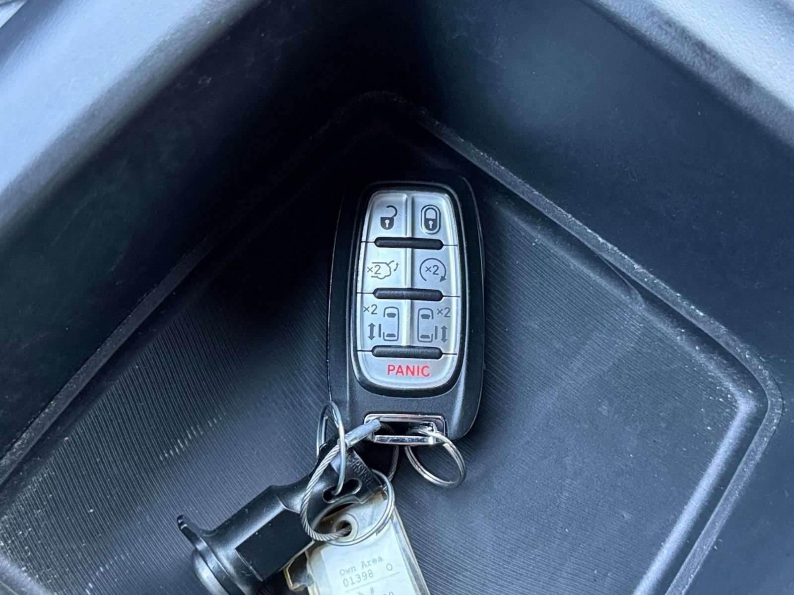 Used 2025 Chrysler Pacifica Select image 23