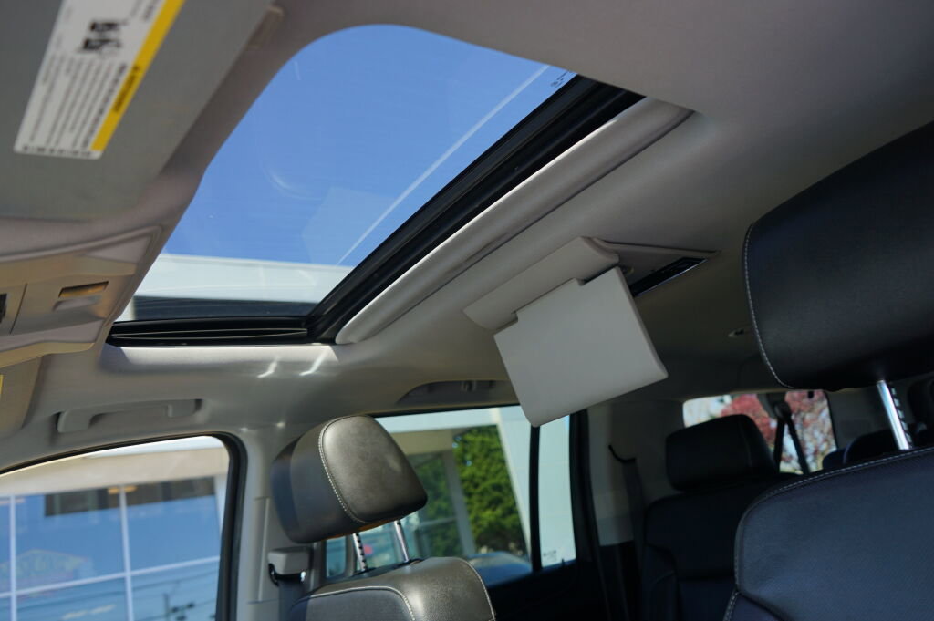 Used 2018 Chevrolet Suburban Premier AWD/4WD image 11