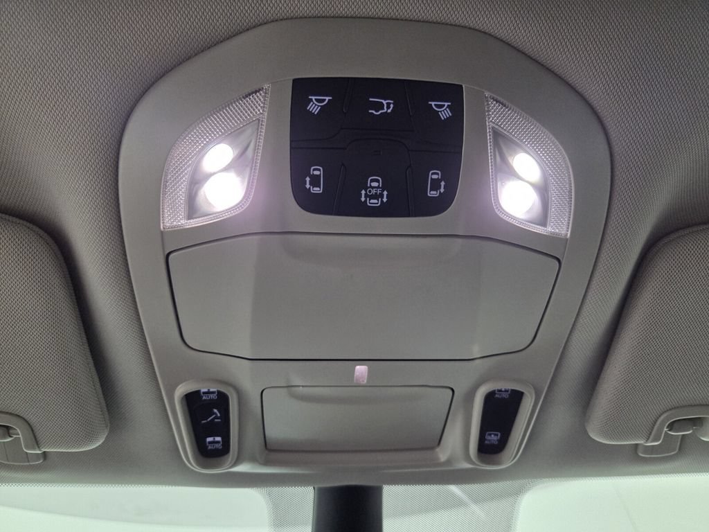 Used 2024 Chrysler Pacifica Limited w/ Trailer Tow Group FWD image 13