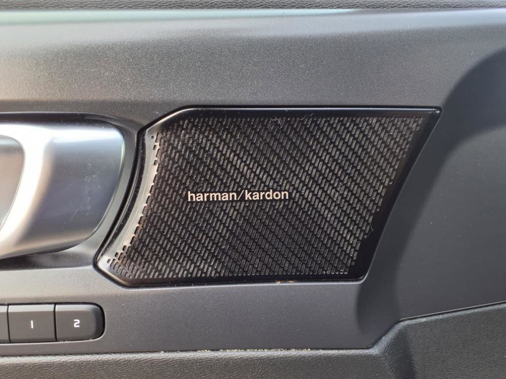 Used 2022 Volvo XC40 T5 R-Design w/ Advanced Package image 20