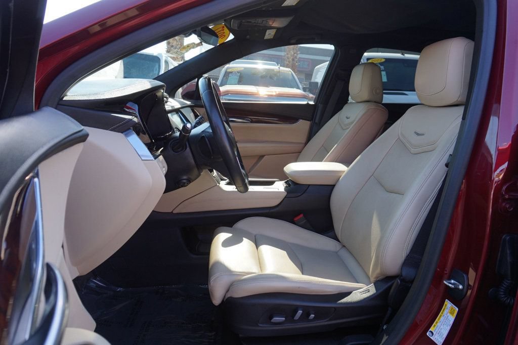 Used 2017 Cadillac XT5 Luxury w/ Driver Awareness Package AWD/4WD image 18