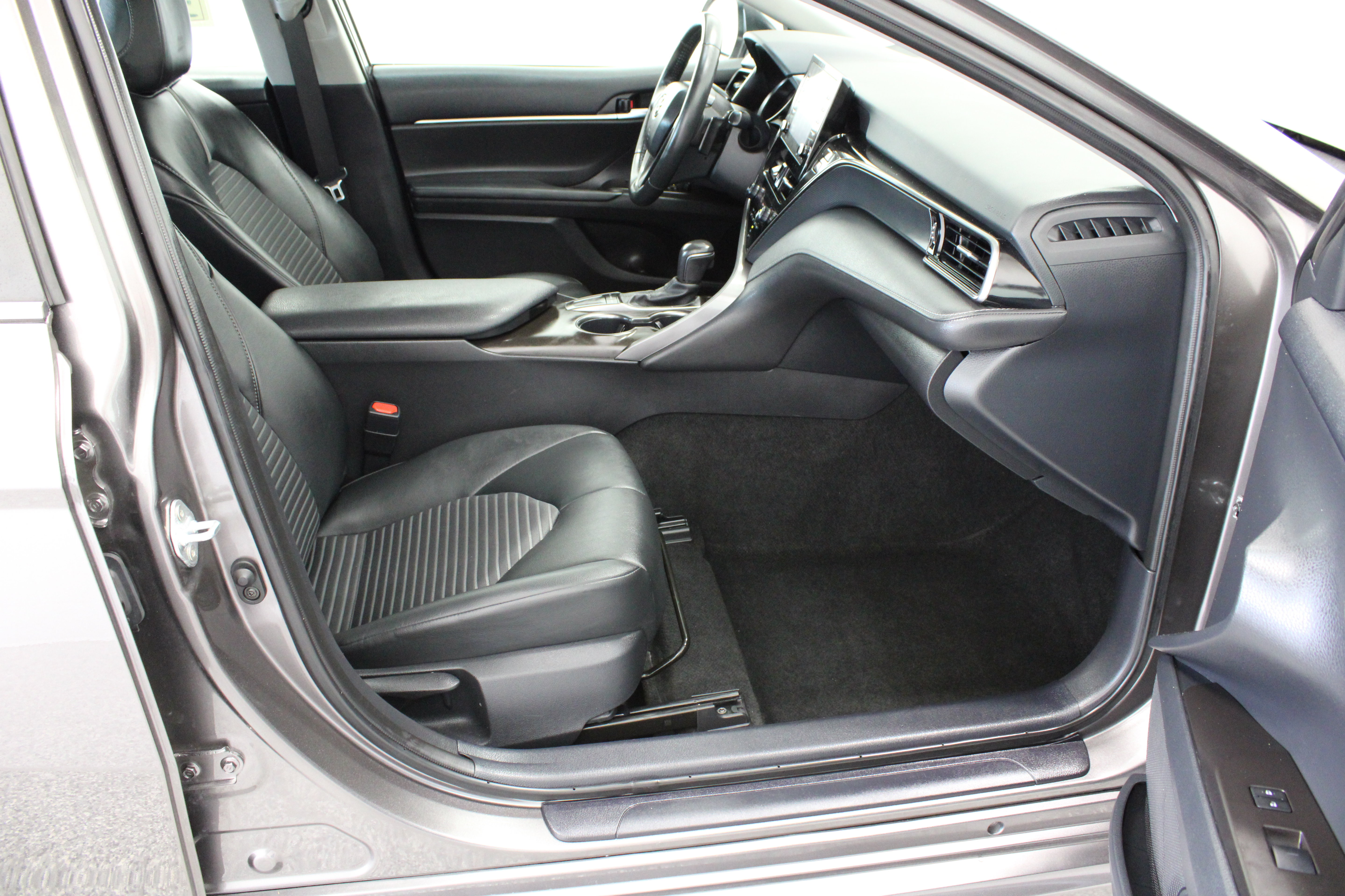 Used 2024 Toyota Camry SE w/ Convenience Package FWD image 36