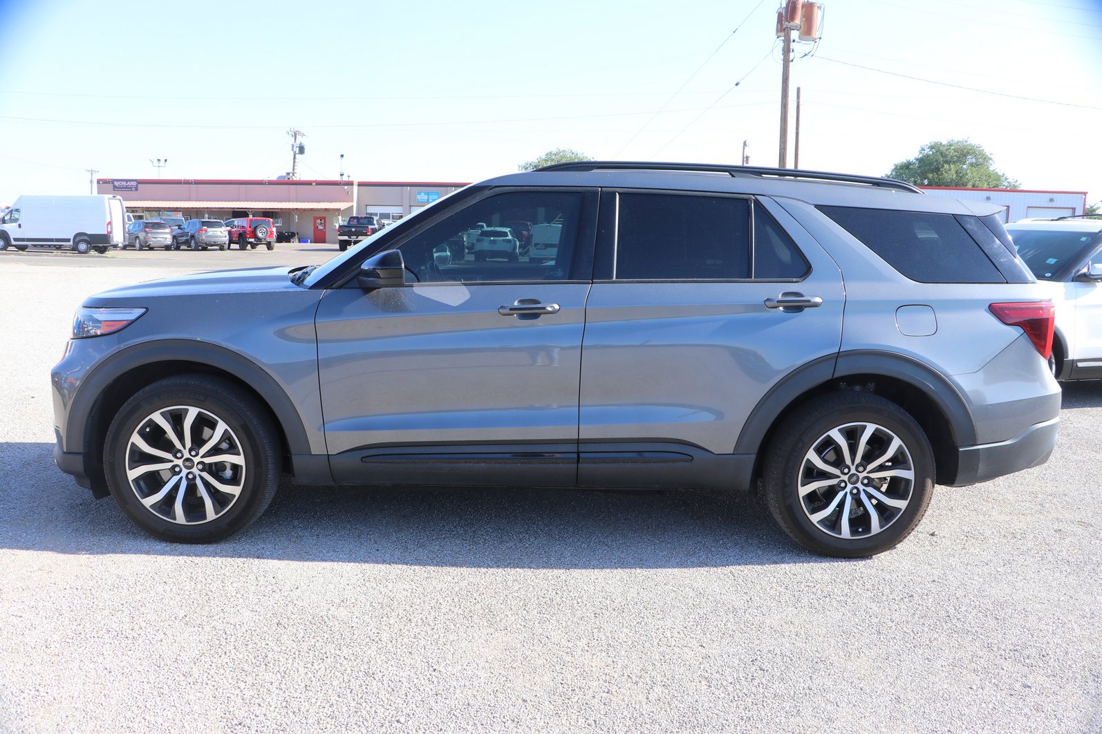Used 2022 Ford Explorer ST AWD/4WD image 4