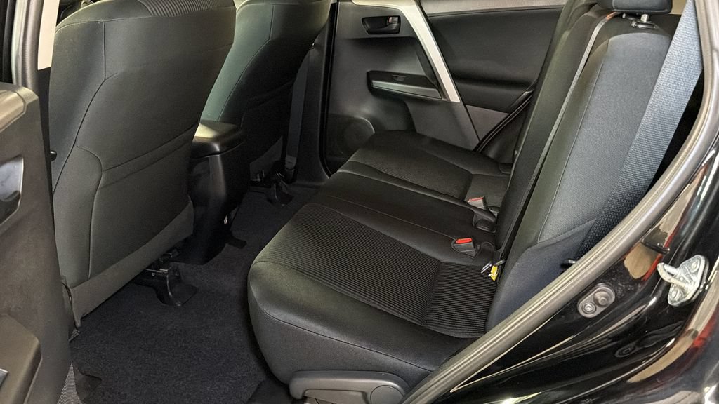 Used 2016 Toyota RAV4 LE AWD/4WD image 14